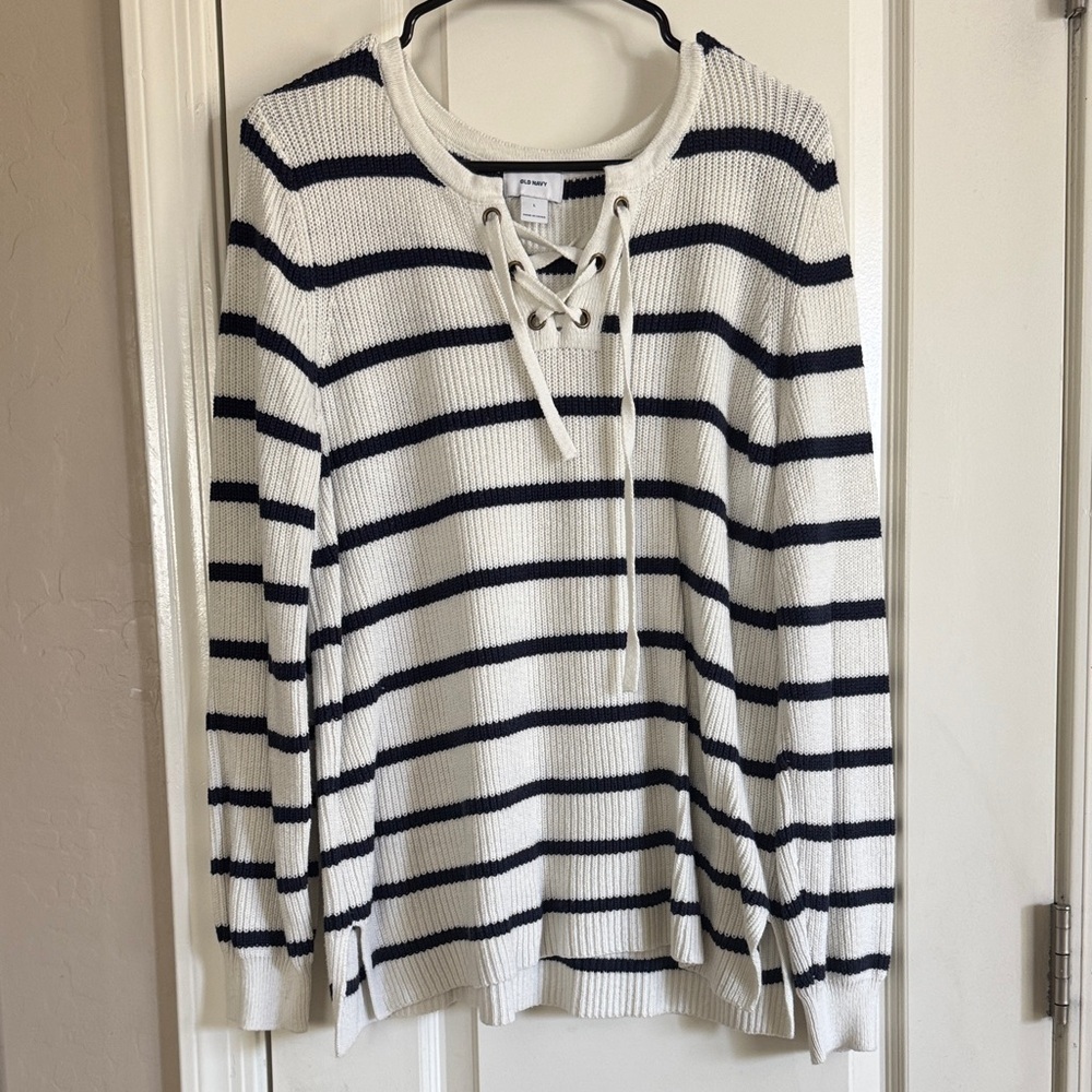 Old Navy Women's V-Neck Sweater - Navy and White Stripes / G33